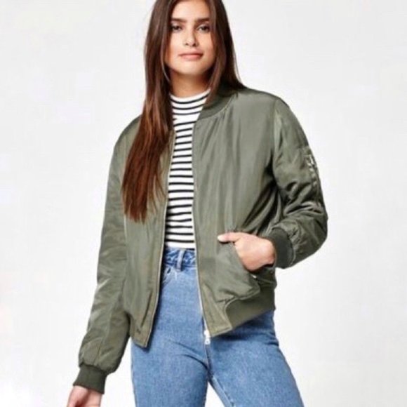 Kendall & Kylie Jackets & Blazers - KENDALL & KYLIE Olive Green Bomber Jacket #BB15